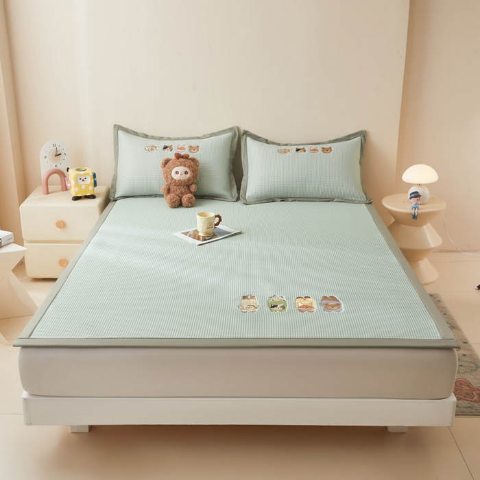 91家纺网 家纺一手货源 找家纺 凯罗 2026新款卡通绣花小红书爆款凉豆豆绣花床席可水洗床席凉席席子 萌宠总动员 床席款