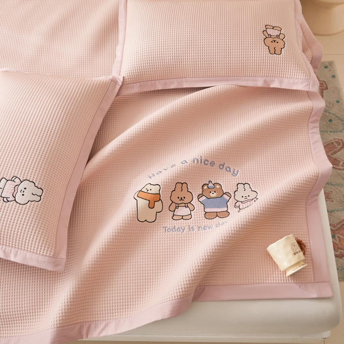 91家纺网 家纺一手货源 找家纺 凯罗 2026新款卡通绣花小红书爆款凉豆豆绣花床席可水洗床席凉席席子 米兜米兜-粉 床席款