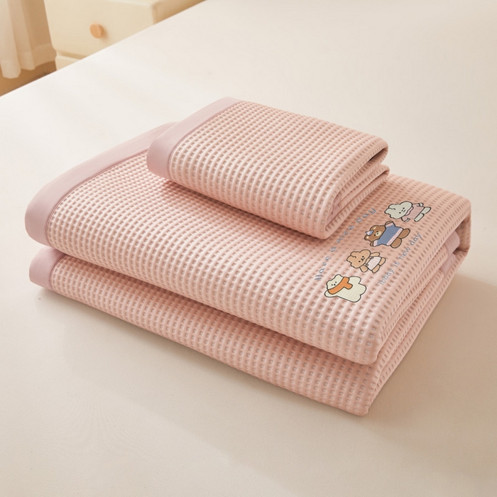 91家纺网 家纺一手货源 找家纺 凯罗 2026新款卡通绣花小红书爆款凉豆豆绣花床席可水洗床席凉席席子 米兜米兜-粉 床席款