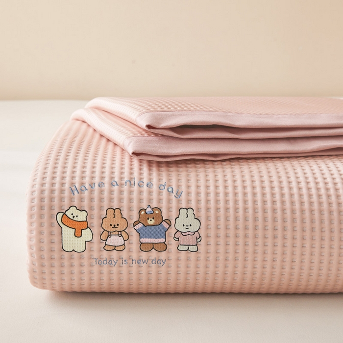 91家纺网 家纺一手货源 找家纺 凯罗 2026新款卡通绣花小红书爆款凉豆豆绣花床席可水洗床席凉席席子 米兜米兜-粉 床席款