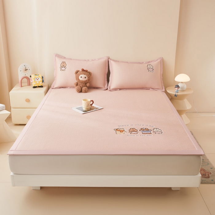 91家纺网 家纺一手货源 找家纺 凯罗 2026新款卡通绣花小红书爆款凉豆豆绣花床席可水洗床席凉席席子 米兜米兜-粉 床席款