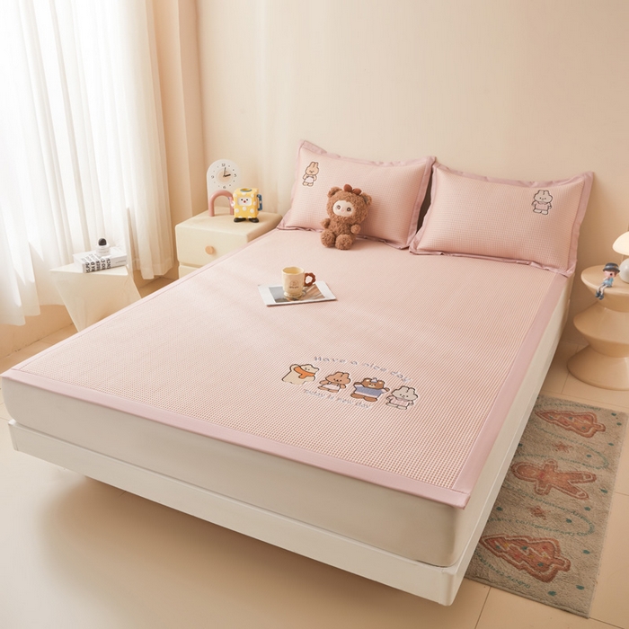 91家纺网 家纺一手货源 找家纺 凯罗 2026新款卡通绣花小红书爆款凉豆豆绣花床席可水洗床席凉席席子 米兜米兜-粉 床席款