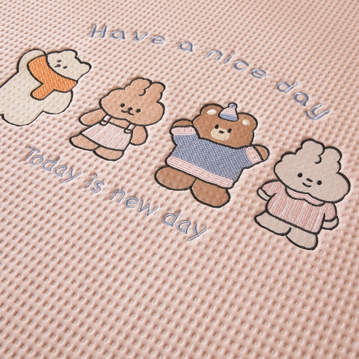 91家纺网 家纺一手货源 找家纺 凯罗 2026新款卡通绣花小红书爆款凉豆豆绣花床席可水洗床席凉席席子 米兜米兜-粉 床席款