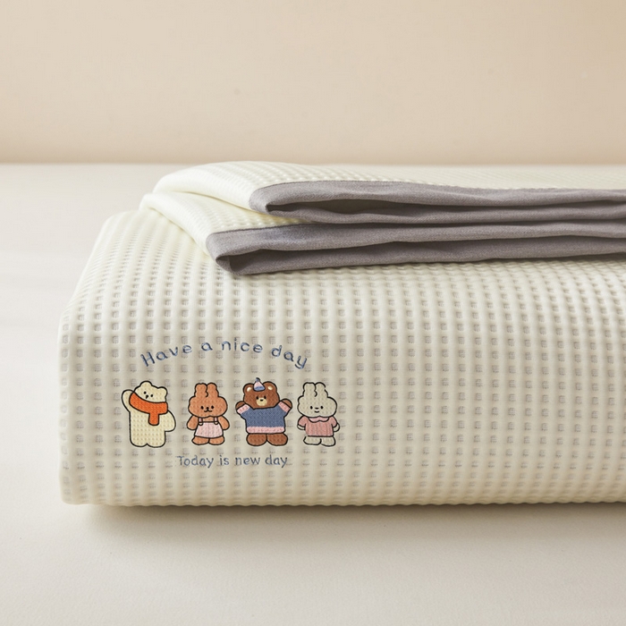 91家纺网 家纺一手货源 找家纺 凯罗 2026新款卡通绣花小红书爆款凉豆豆绣花床席可水洗床席凉席席子 米兜米兜-奶白 床席款