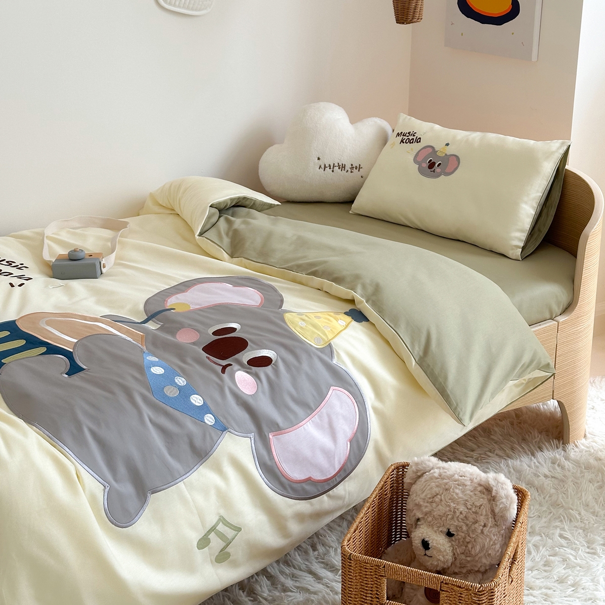 91家纺网 家纺一手货源 找家纺 BOSS 2026新款全棉纯棉大版卡通贴布绣花幼儿园多件套 考拉