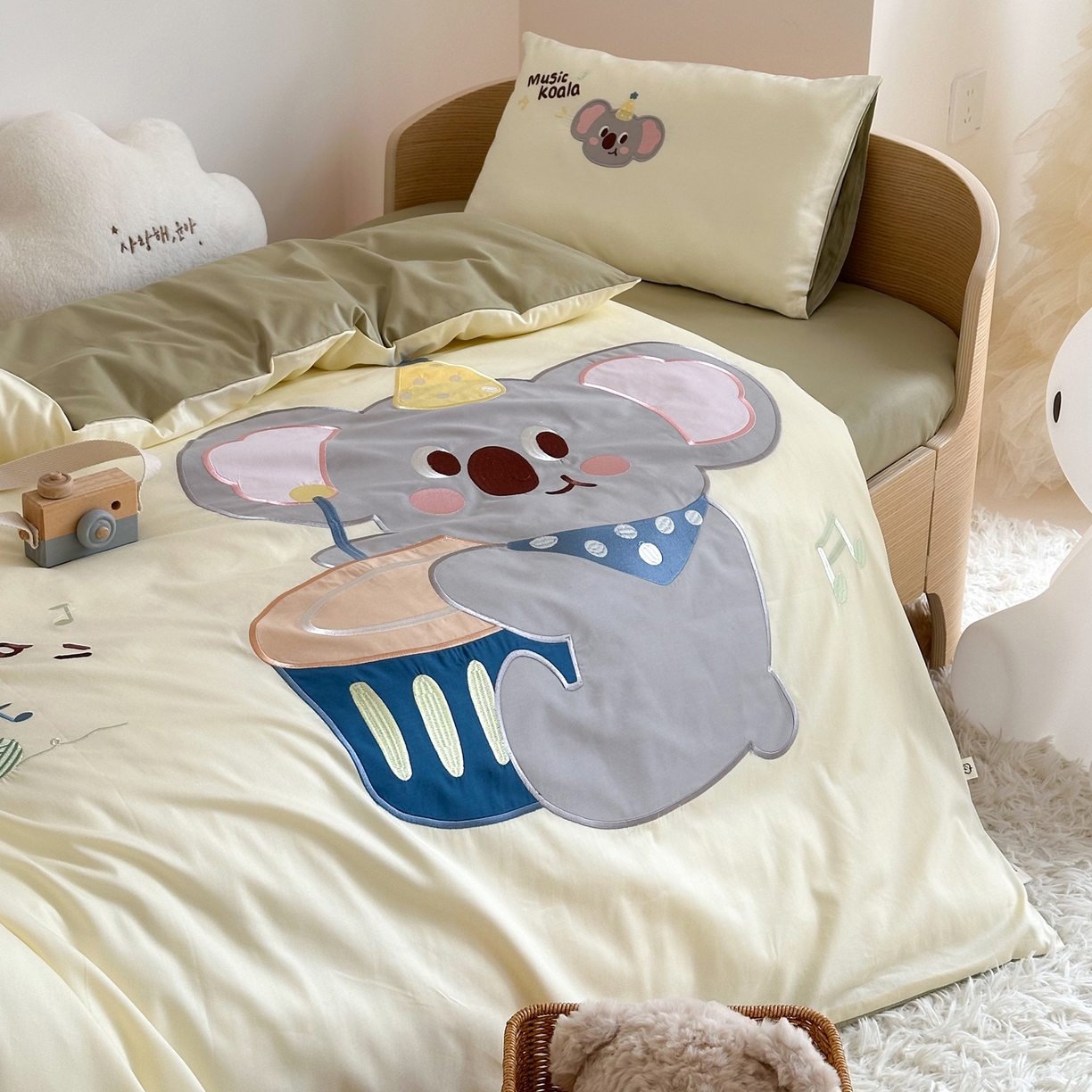 91家纺网 家纺一手货源 找家纺 BOSS 2026新款全棉纯棉大版卡通贴布绣花幼儿园多件套 考拉