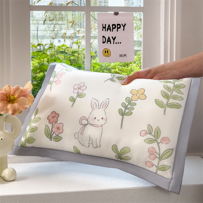 91家纺网 家纺一手货源 找家纺 兄弟坊 2026新款大版碳光冰丝儿童枕头午睡枕学生枕头枕芯幼儿园枕头 冰丝枕头-春日免语