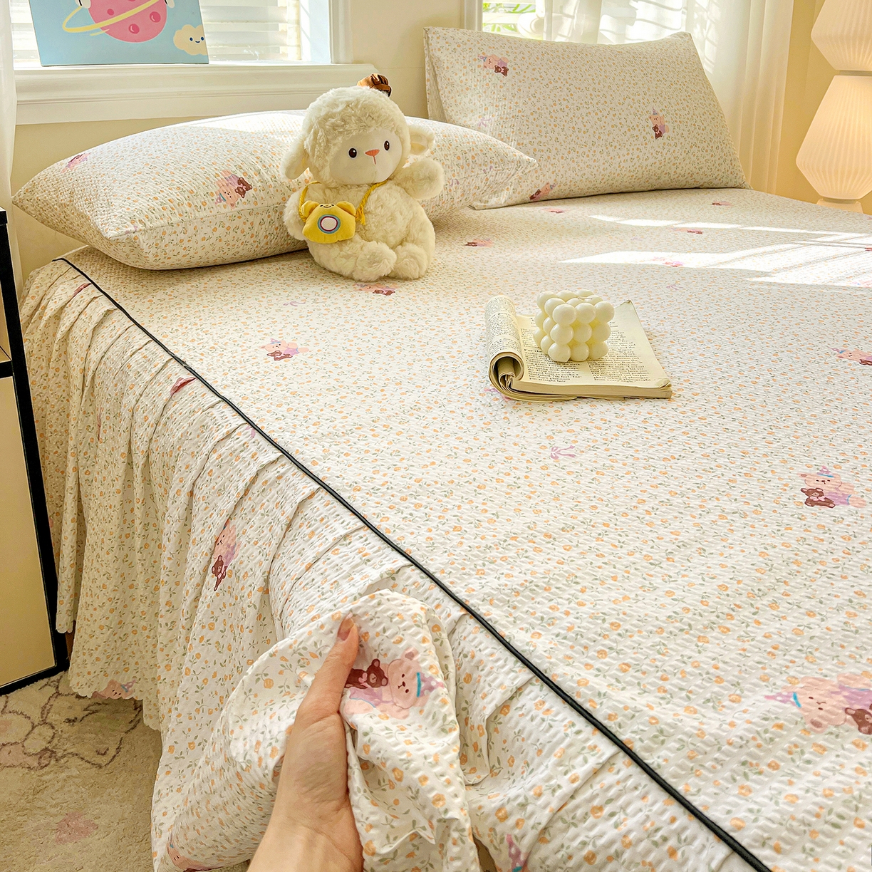 91家纺网 家纺一手货源 找家纺 鹿辉家居（原吉欧力） 2026新款泡泡床裙四件套 床裙款-花中小熊