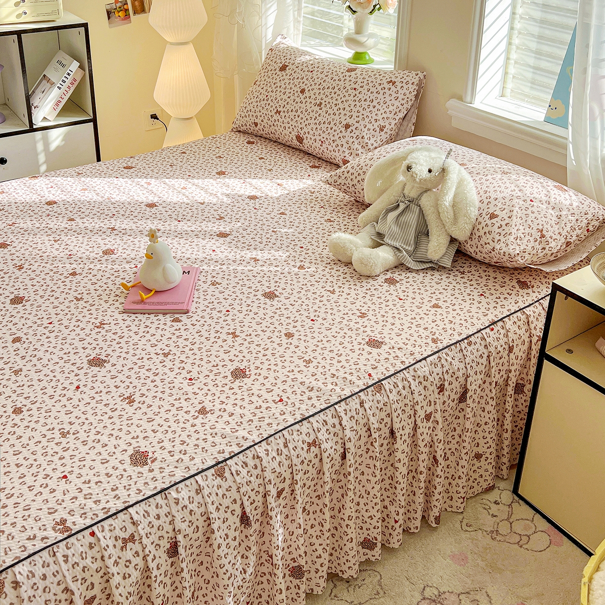 91家纺网 家纺一手货源 找家纺 鹿辉家居（原吉欧力） 2026新款泡泡床裙四件套 床裙款-豹纹猫咪