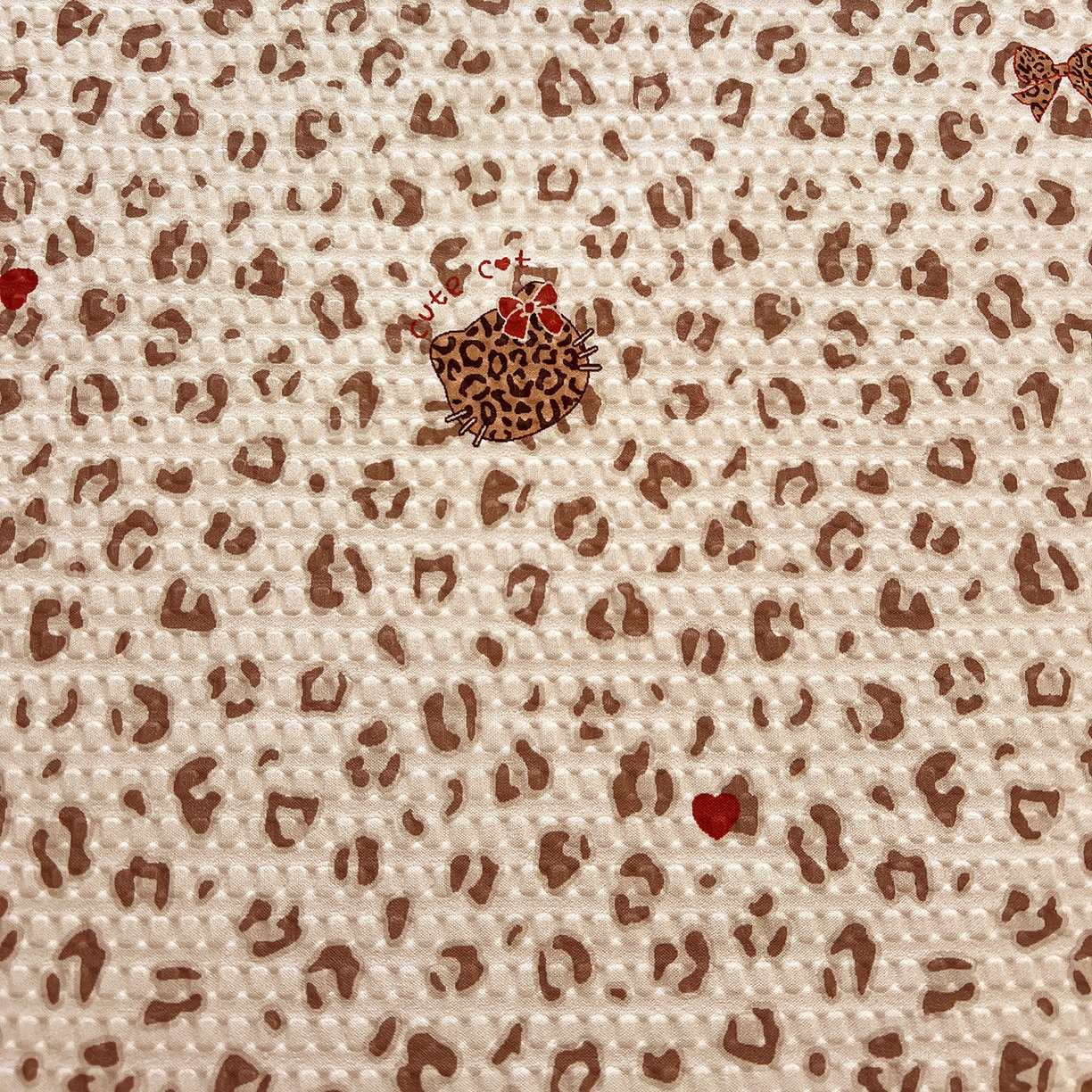 91家纺网 家纺一手货源 找家纺 鹿辉家居（原吉欧力） 2026新款泡泡床裙四件套 床裙款-豹纹猫咪