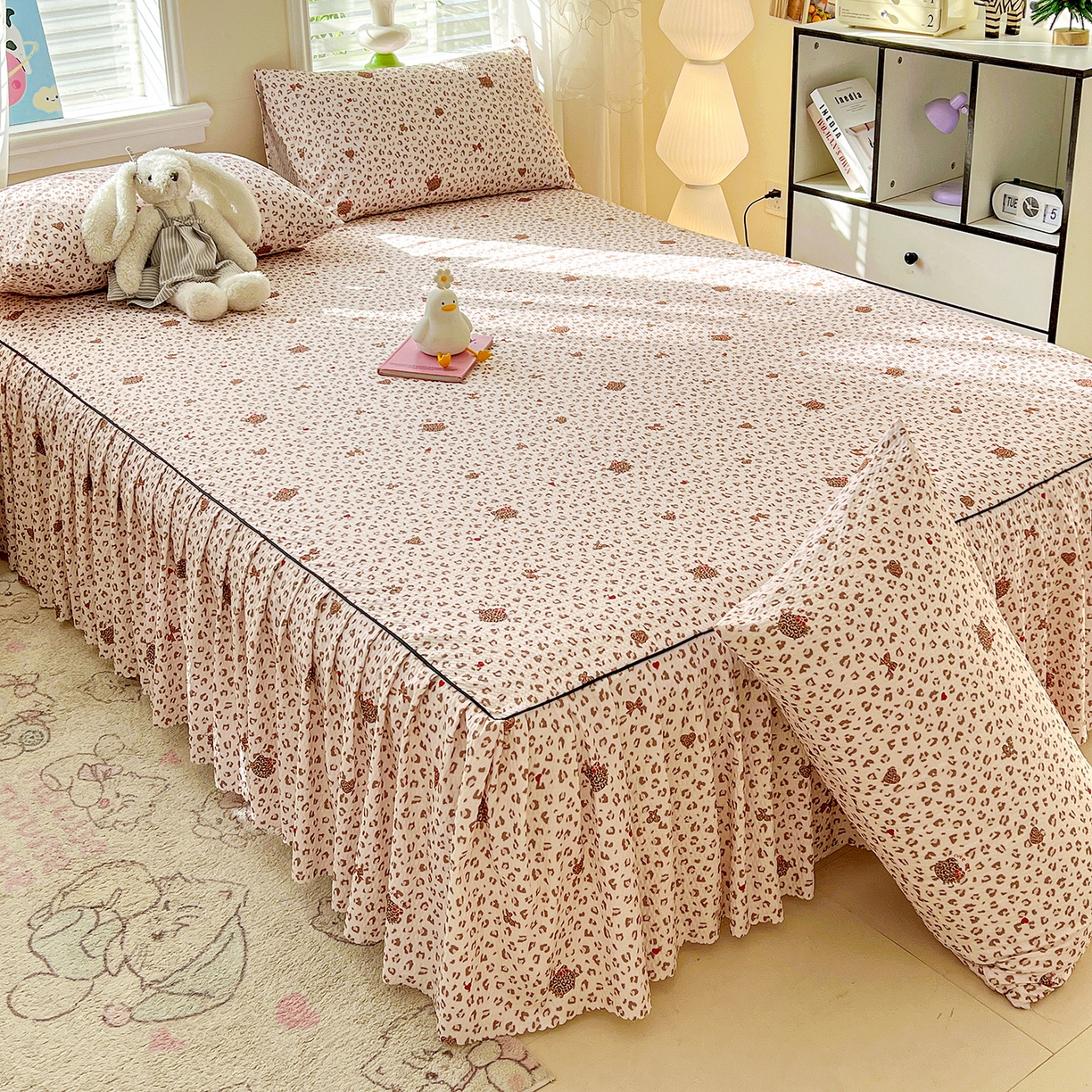 91家纺网 家纺一手货源 找家纺 鹿辉家居（原吉欧力） 2026新款泡泡床裙四件套 床裙款-豹纹猫咪