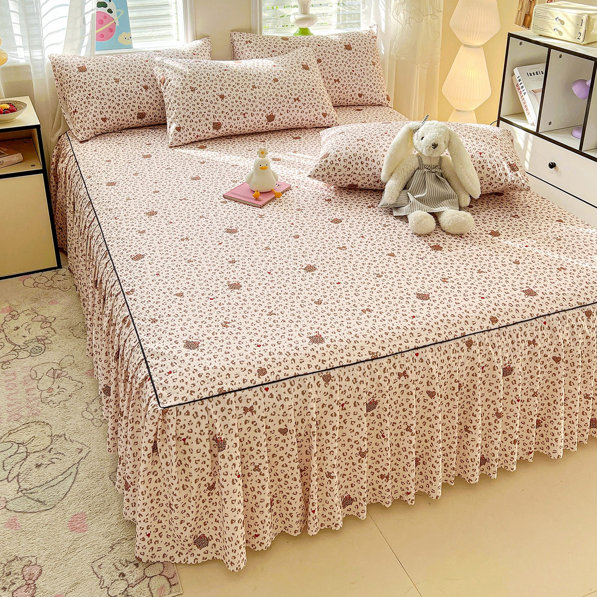 91家纺网 家纺一手货源 找家纺 鹿辉家居（原吉欧力） 2026新款泡泡床裙四件套 床裙款-豹纹猫咪