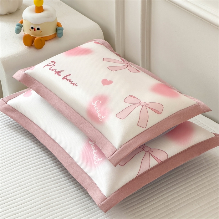 91家纺网 家纺一手货源 找家纺 兄弟坊 2026新款大版碳光冰丝儿童枕头午睡枕学生枕头枕芯幼儿园枕头 冰丝枕头-粉粉云朵