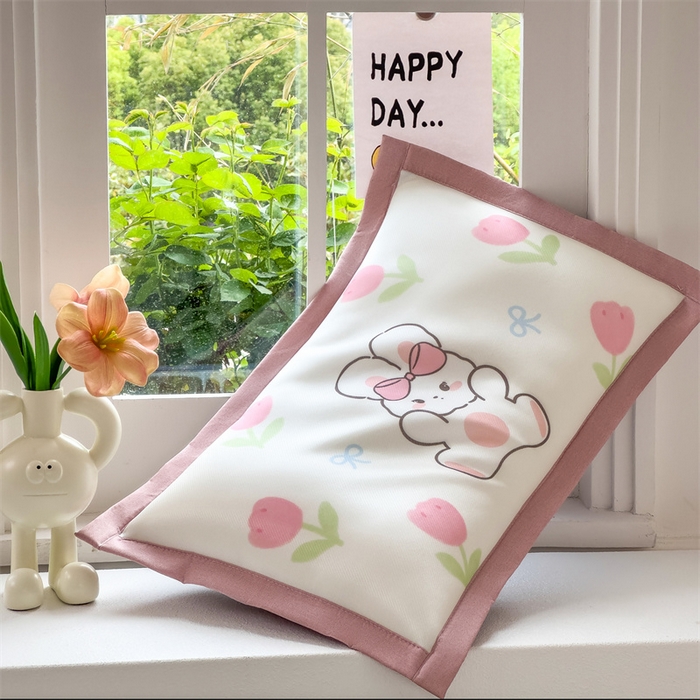 91家纺网 家纺一手货源 找家纺 兄弟坊 2026新款大版碳光冰丝儿童枕头午睡枕学生枕头枕芯幼儿园枕头 冰丝枕头-花与免免