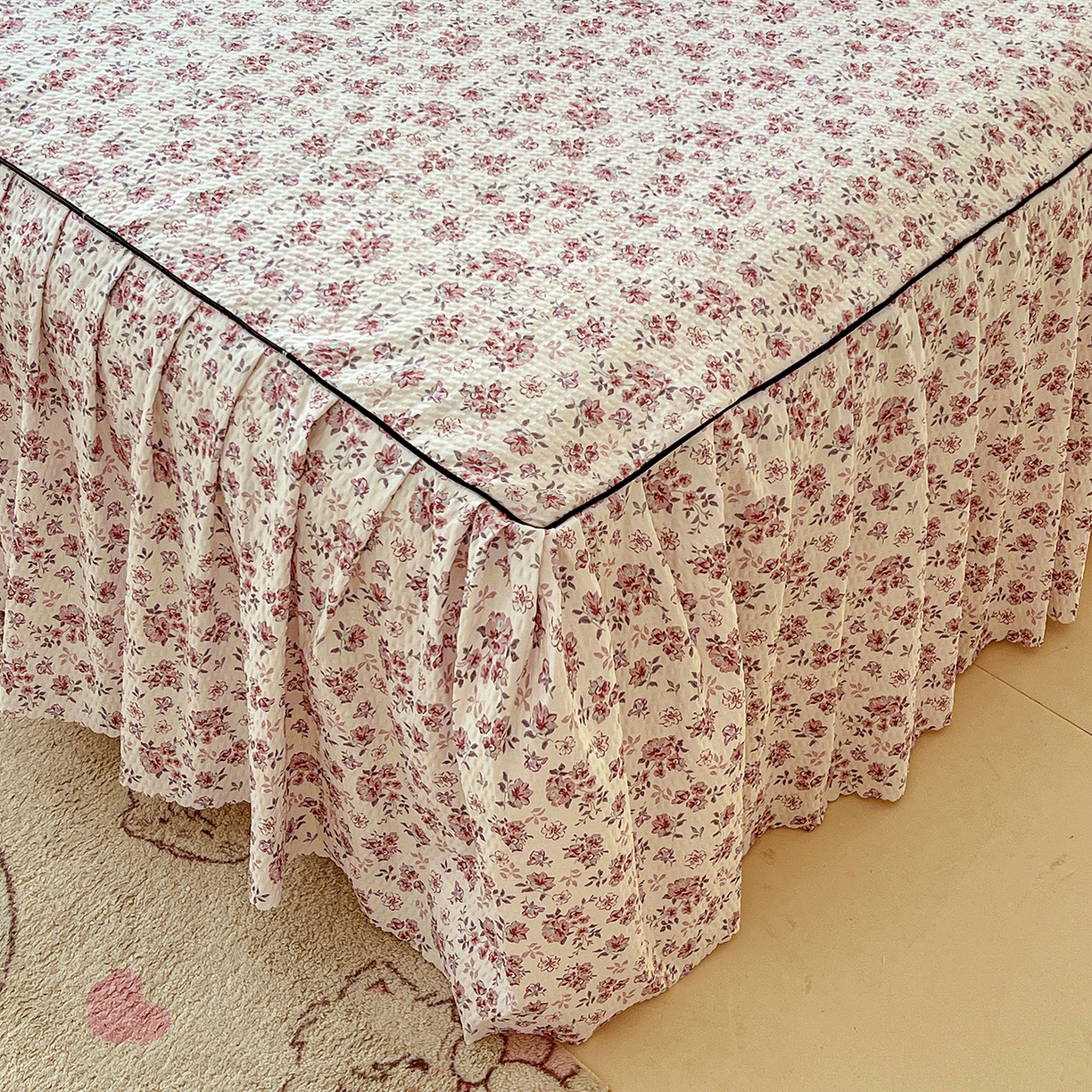 91家纺网 家纺一手货源 找家纺 鹿辉家居（原吉欧力） 2026新款泡泡床裙四件套 床裙款-粉色碎花