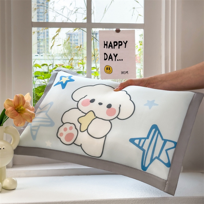 91家纺网 家纺一手货源 找家纺 兄弟坊 2026新款大版碳光冰丝儿童枕头午睡枕学生枕头枕芯幼儿园枕头 冰丝枕头-皇皇小狗