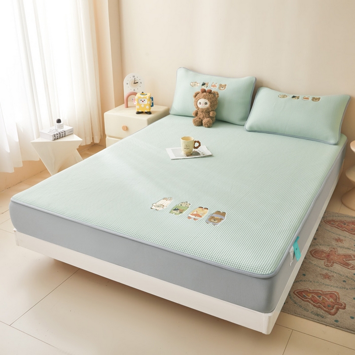 91家纺网 家纺一手货源 找家纺 凯罗 2026新款卡通绣花小红书爆款凉豆豆绣花床笠可水洗床笠凉席席子 萌宠总动员 床笠款