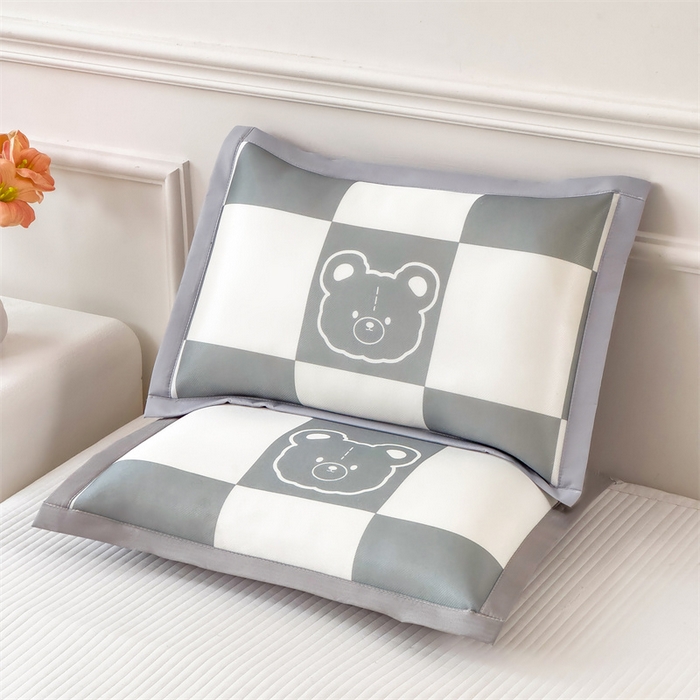 91家纺网 家纺一手货源 找家纺 兄弟坊 2026新款大版碳光冰丝儿童枕头午睡枕学生枕头枕芯幼儿园枕头 冰丝枕头-灰格小熊