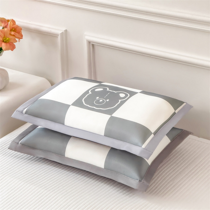 91家纺网 家纺一手货源 找家纺 兄弟坊 2026新款大版碳光冰丝儿童枕头午睡枕学生枕头枕芯幼儿园枕头 冰丝枕头-灰格小熊