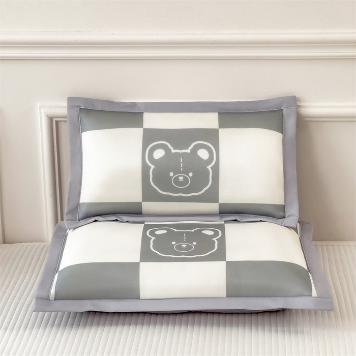 91家纺网 家纺一手货源 找家纺 兄弟坊 2026新款大版碳光冰丝儿童枕头午睡枕学生枕头枕芯幼儿园枕头 冰丝枕头-灰格小熊