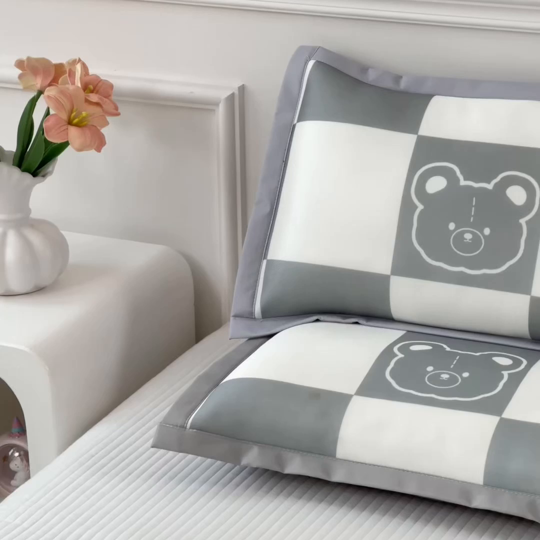 91家纺网 家纺一手货源 找家纺 兄弟坊 2026新款大版碳光冰丝儿童枕头午睡枕学生枕头枕芯幼儿园枕头 冰丝枕头-灰格小熊