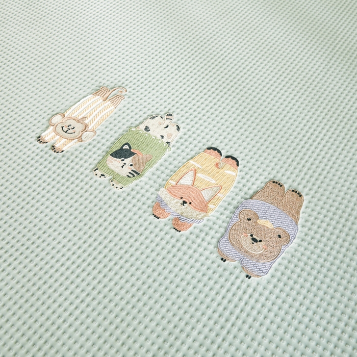 91家纺网 家纺一手货源 找家纺 凯罗 2026新款卡通绣花小红书爆款凉豆豆绣花床笠可水洗床笠凉席席子 萌宠总动员 床笠款