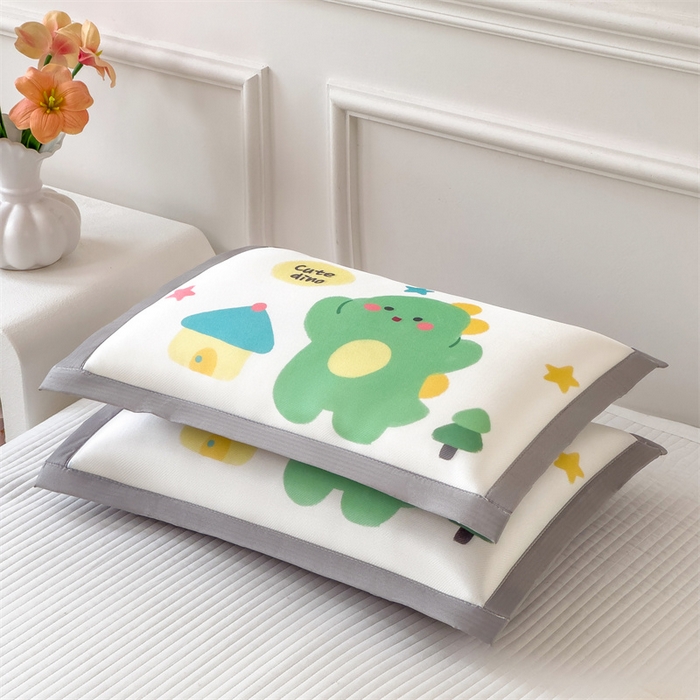 91家纺网 家纺一手货源 找家纺 兄弟坊 2026新款大版碳光冰丝儿童枕头午睡枕学生枕头枕芯幼儿园枕头 冰丝枕头-恐龙玩偶