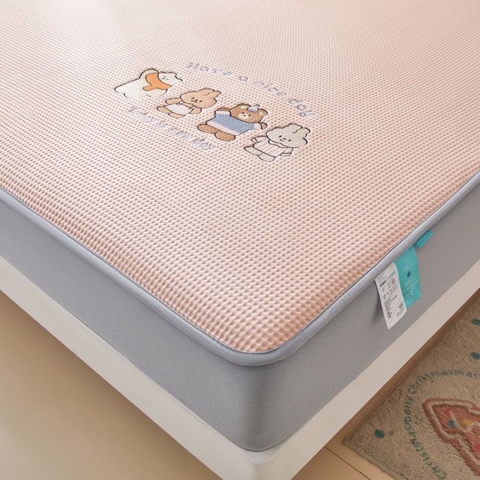 91家纺网 家纺一手货源 找家纺 凯罗 2026新款卡通绣花小红书爆款凉豆豆绣花床笠可水洗床笠凉席席子 米兜米兜-粉 床笠款