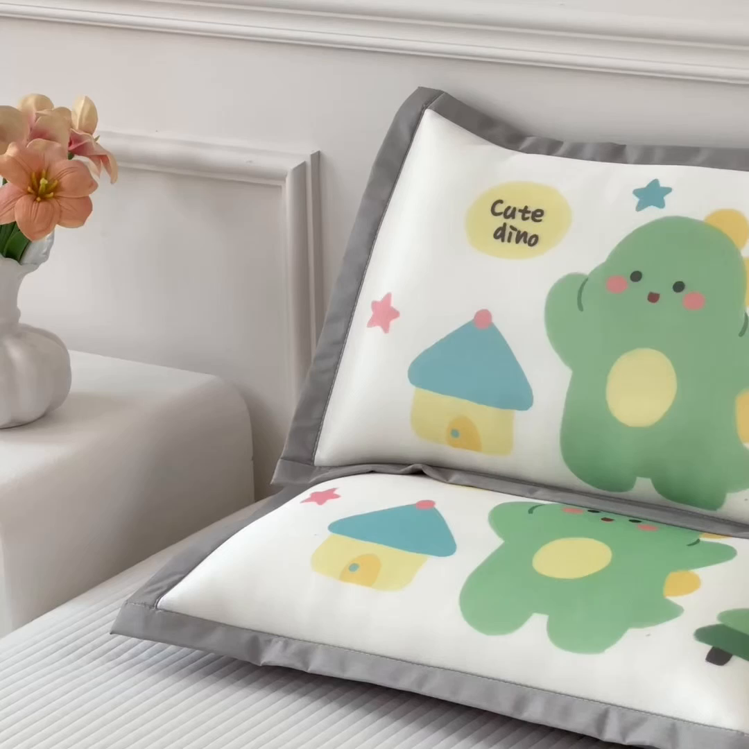91家纺网 家纺一手货源 找家纺 兄弟坊 2026新款大版碳光冰丝儿童枕头午睡枕学生枕头枕芯幼儿园枕头 冰丝枕头-恐龙玩偶