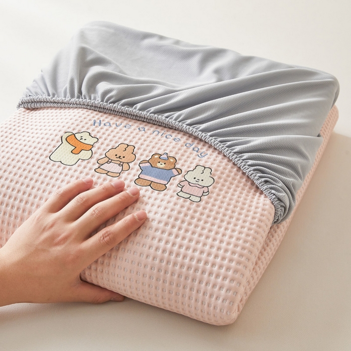 91家纺网 家纺一手货源 找家纺 凯罗 2026新款卡通绣花小红书爆款凉豆豆绣花床笠可水洗床笠凉席席子 米兜米兜-粉 床笠款