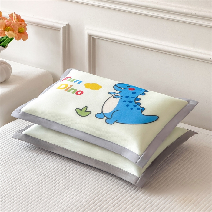 91家纺网 家纺一手货源 找家纺 兄弟坊 2026新款大版碳光冰丝儿童枕头午睡枕学生枕头枕芯幼儿园枕头 冰丝枕头-蓝色恐龙