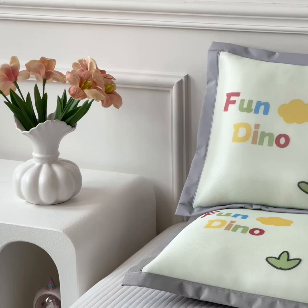 91家纺网 家纺一手货源 找家纺 兄弟坊 2026新款大版碳光冰丝儿童枕头午睡枕学生枕头枕芯幼儿园枕头 冰丝枕头-蓝色恐龙