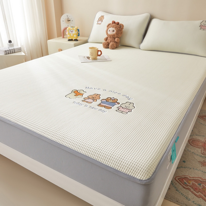 91家纺网 家纺一手货源 找家纺 凯罗 2026新款卡通绣花小红书爆款凉豆豆绣花床笠可水洗床笠凉席席子 米兜米兜-奶白 床笠款