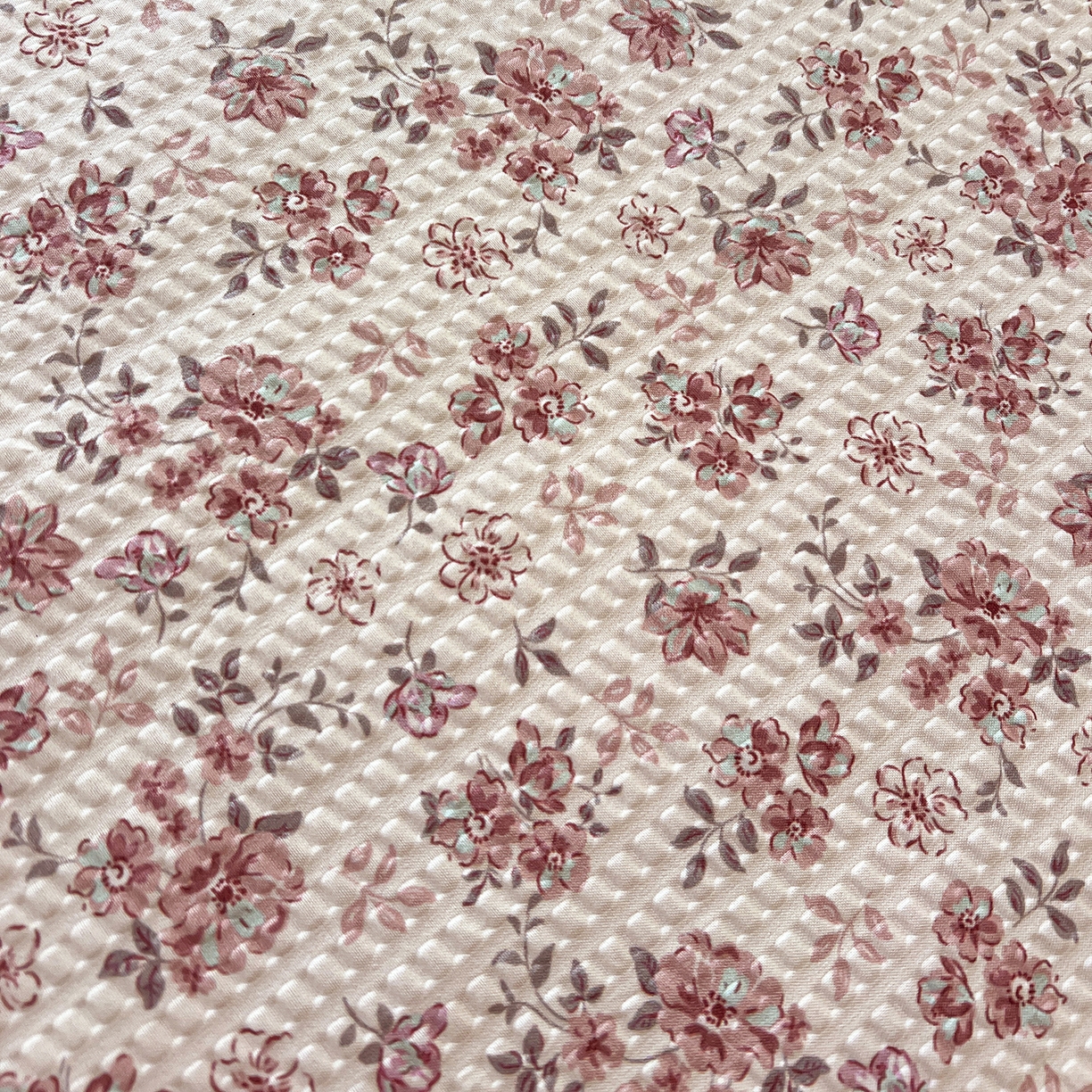 91家纺网 家纺一手货源 找家纺 鹿辉家居（原吉欧力） 2026新款泡泡床裙四件套 床裙款-粉色碎花