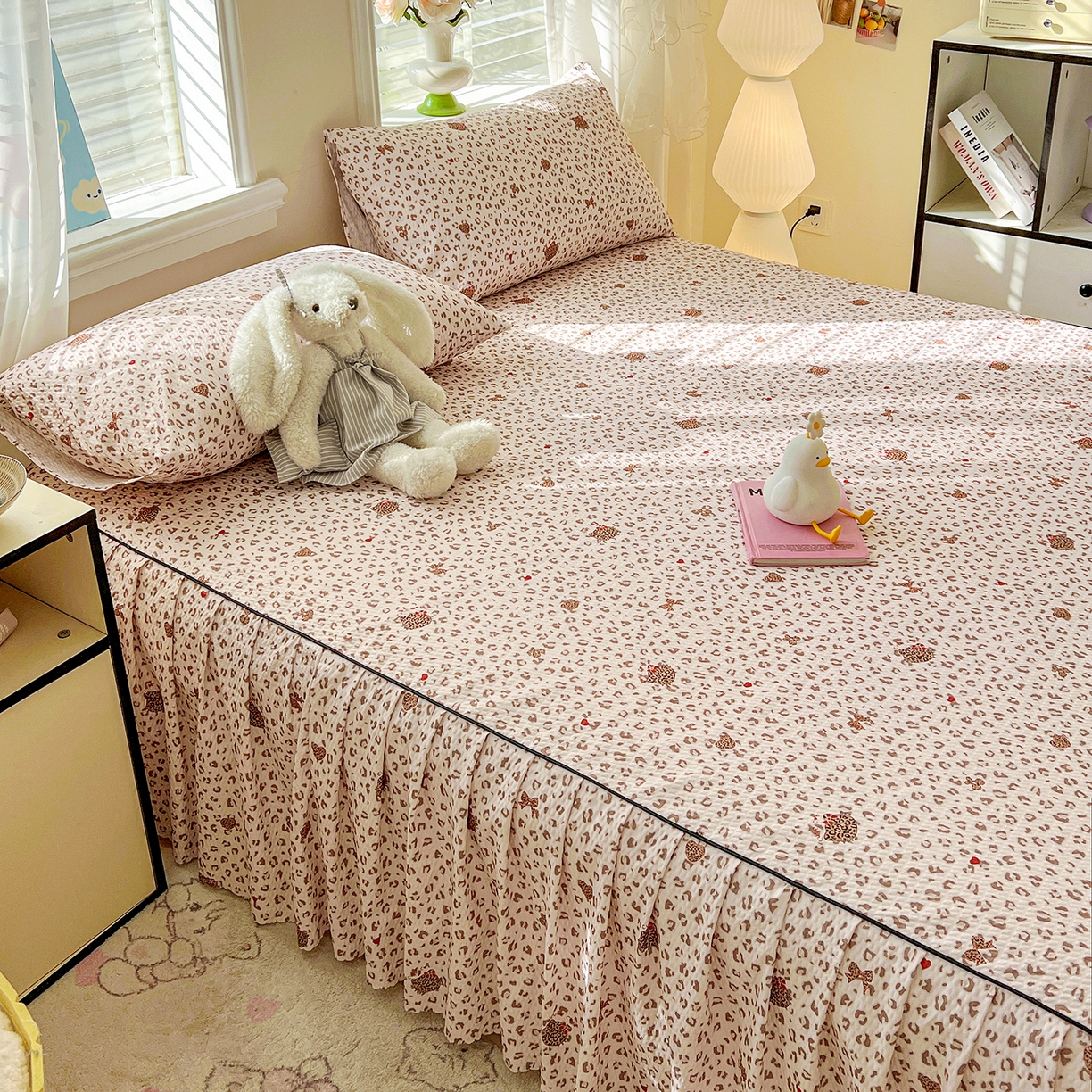 91家纺网 家纺一手货源 找家纺 鹿辉家居（原吉欧力） 2026新款泡泡床裙四件套 床裙款-豹纹猫咪