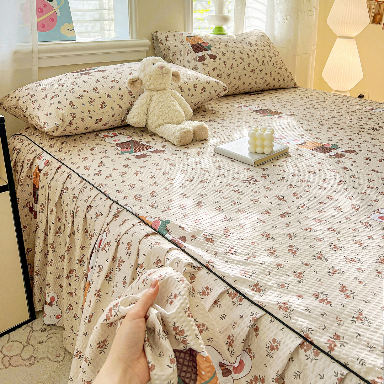 91家纺网 家纺一手货源 找家纺 鹿辉家居（原吉欧力） 2026新款泡泡床裙四件套 床裙款-碎花小兔