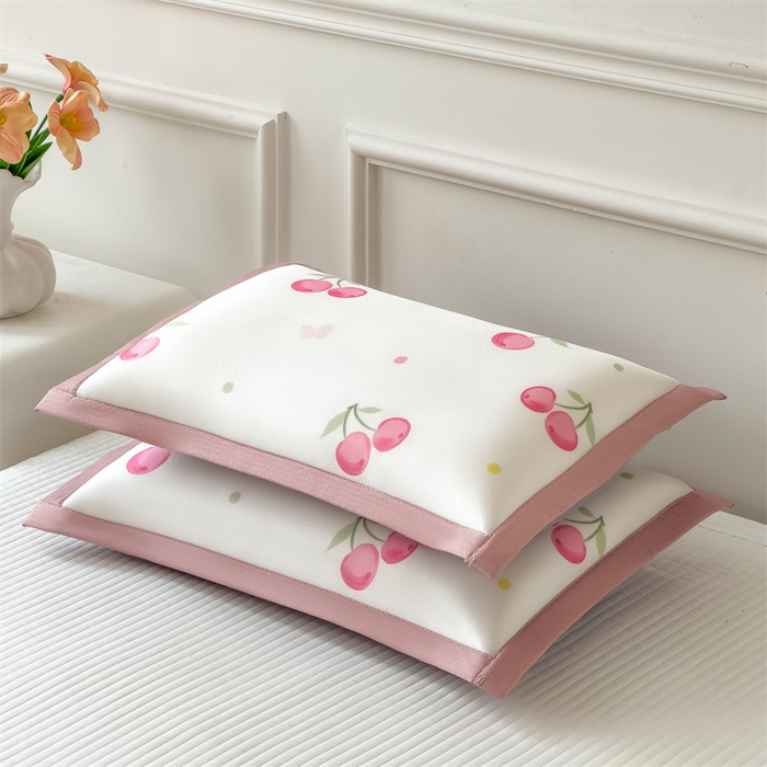 91家纺网 家纺一手货源 找家纺 兄弟坊 2026新款大版碳光冰丝儿童枕头午睡枕学生枕头枕芯幼儿园枕头 冰丝枕头-甜梦樱桃