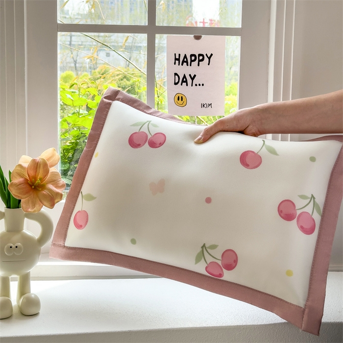 91家纺网 家纺一手货源 找家纺 兄弟坊 2026新款大版碳光冰丝儿童枕头午睡枕学生枕头枕芯幼儿园枕头 冰丝枕头-甜梦樱桃