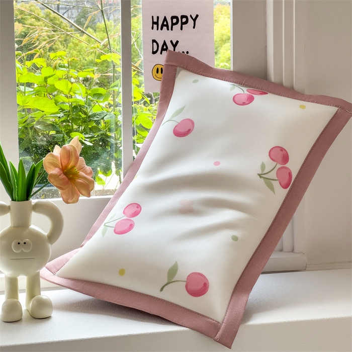 91家纺网 家纺一手货源 找家纺 兄弟坊 2026新款大版碳光冰丝儿童枕头午睡枕学生枕头枕芯幼儿园枕头 冰丝枕头-甜梦樱桃