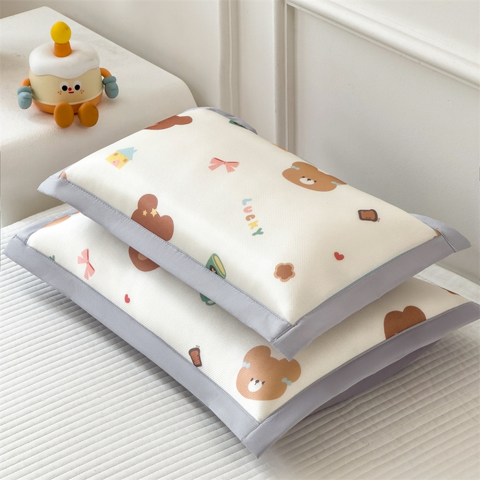 91家纺网 家纺一手货源 找家纺 兄弟坊 2026新款大版碳光冰丝儿童枕头午睡枕学生枕头枕芯幼儿园枕头 冰丝枕头-小熊饼千