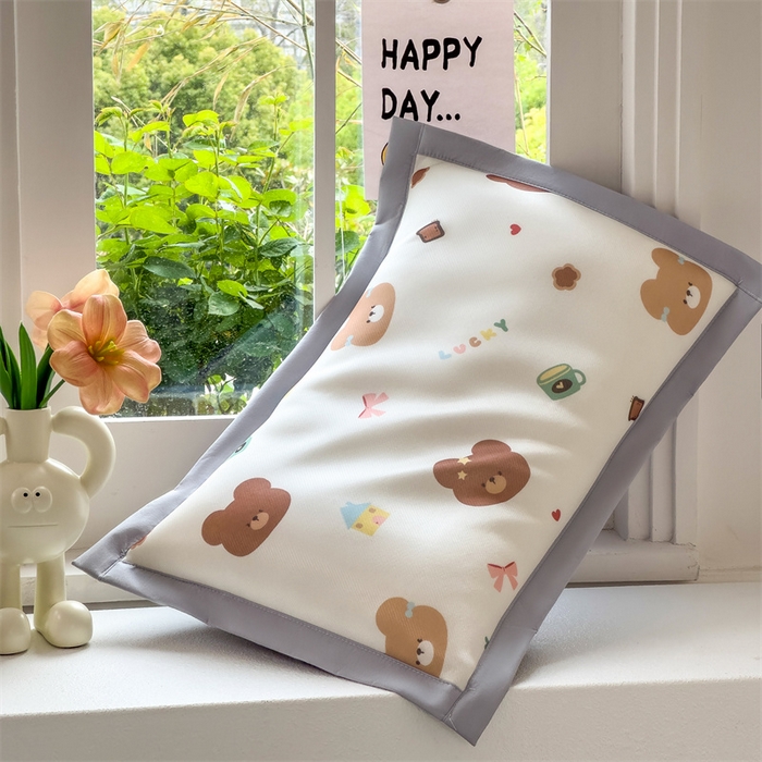 91家纺网 家纺一手货源 找家纺 兄弟坊 2026新款大版碳光冰丝儿童枕头午睡枕学生枕头枕芯幼儿园枕头 冰丝枕头-小熊饼千