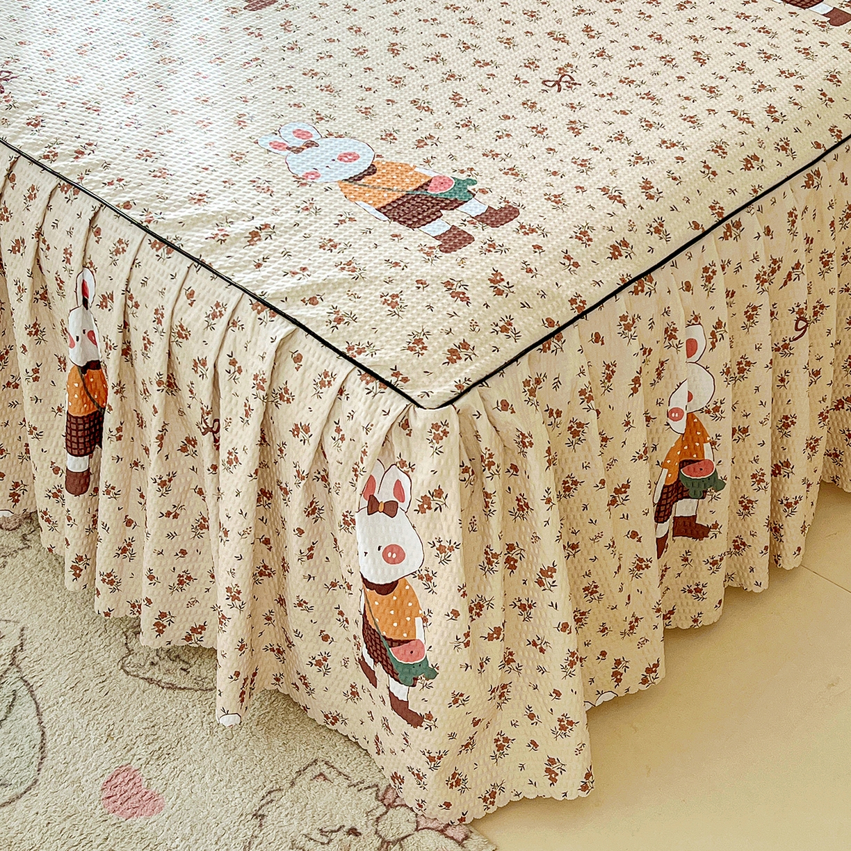 91家纺网 家纺一手货源 找家纺 鹿辉家居（原吉欧力） 2026新款泡泡床裙四件套 床裙款-碎花小兔