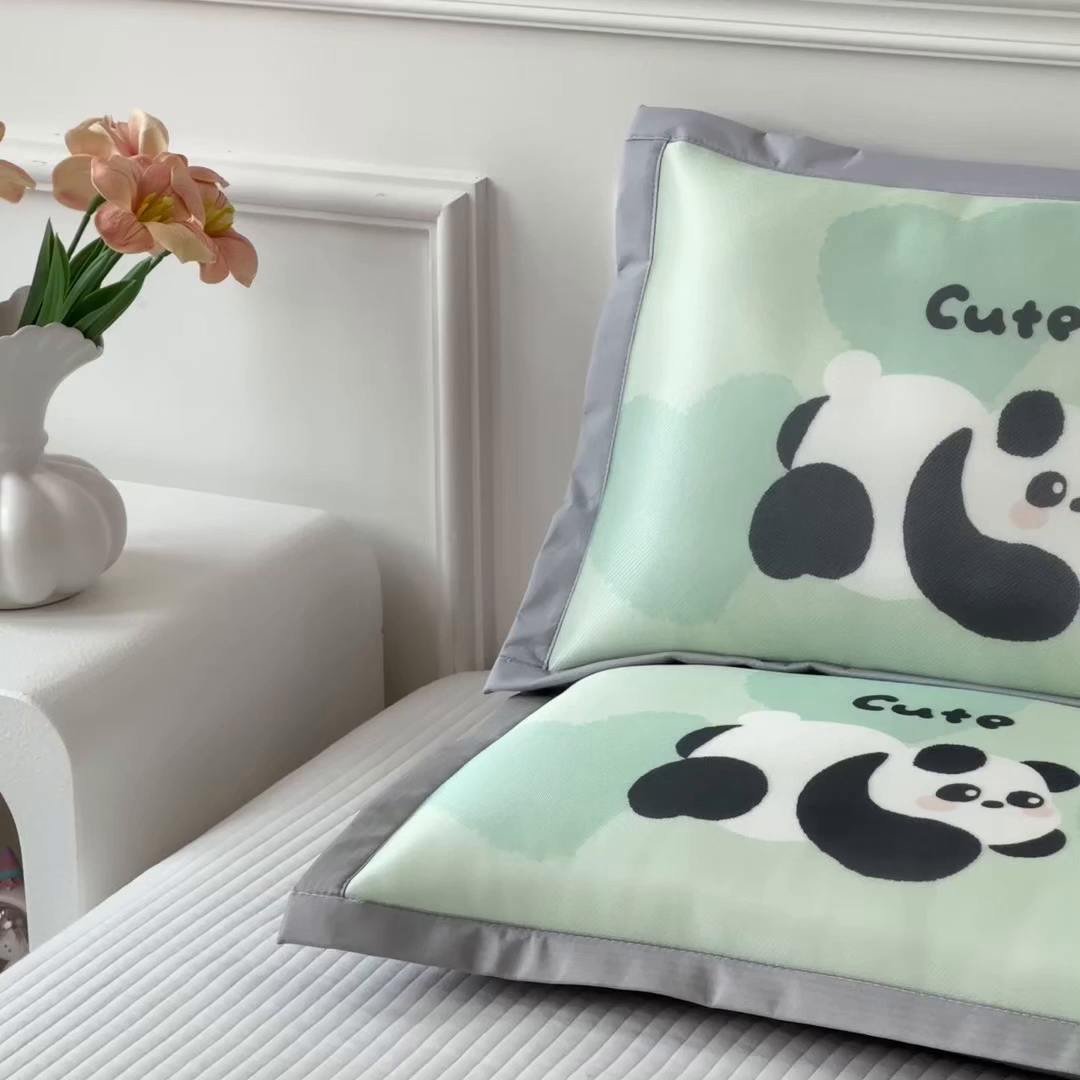 91家纺网 家纺一手货源 找家纺 兄弟坊 2026新款大版碳光冰丝儿童枕头午睡枕学生枕头枕芯幼儿园枕头 冰丝枕头-熊猫趴趴