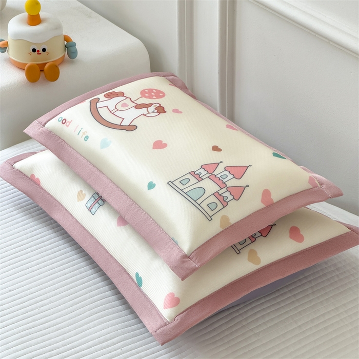 91家纺网 家纺一手货源 找家纺 兄弟坊 2026新款大版碳光冰丝儿童枕头午睡枕学生枕头枕芯幼儿园枕头 冰丝枕头-旋转木马