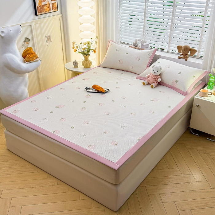 91家纺网 家纺一手货源 找家纺 凯罗 2026春夏凉豆豆小红书爆款A类乙纶PE凉豆豆床席款可水洗床席 波点草莓-粉