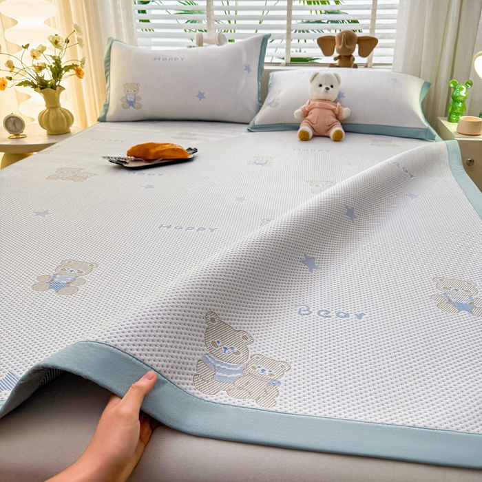 91家纺网 家纺一手货源 找家纺 凯罗 2026春夏凉豆豆小红书爆款A类乙纶PE凉豆豆床席款可水洗床席 布丁萌萌熊