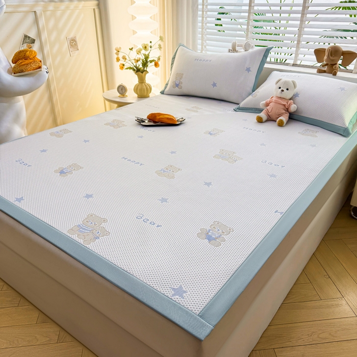 91家纺网 家纺一手货源 找家纺 凯罗 2026春夏凉豆豆小红书爆款A类乙纶PE凉豆豆床席款可水洗床席 布丁萌萌熊