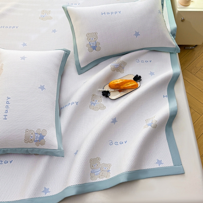 91家纺网 家纺一手货源 找家纺 凯罗 2026春夏凉豆豆小红书爆款A类乙纶PE凉豆豆床席款可水洗床席 布丁萌萌熊