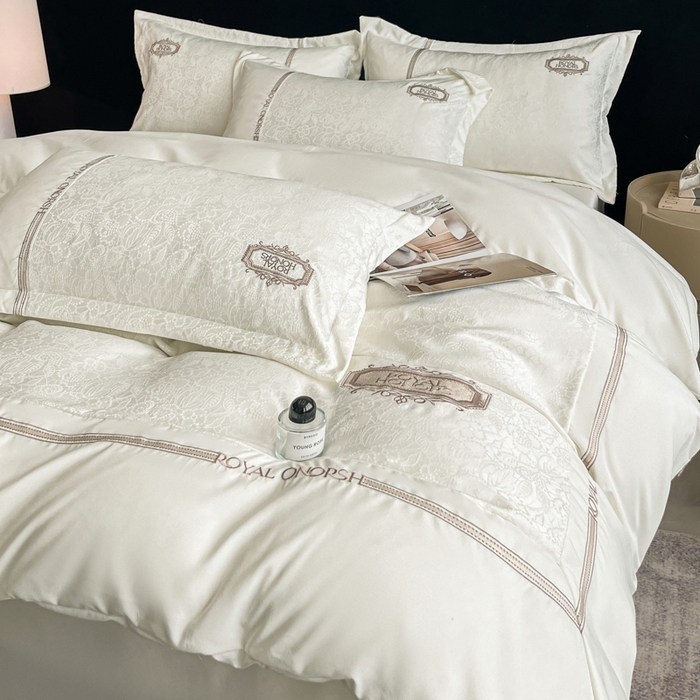 91家纺网 家纺一手货源 找家纺 金牛座家纺 2026新款贡缎提花亲肤棉大拼角刺绣四件套-欧诺 欧诺-奶白