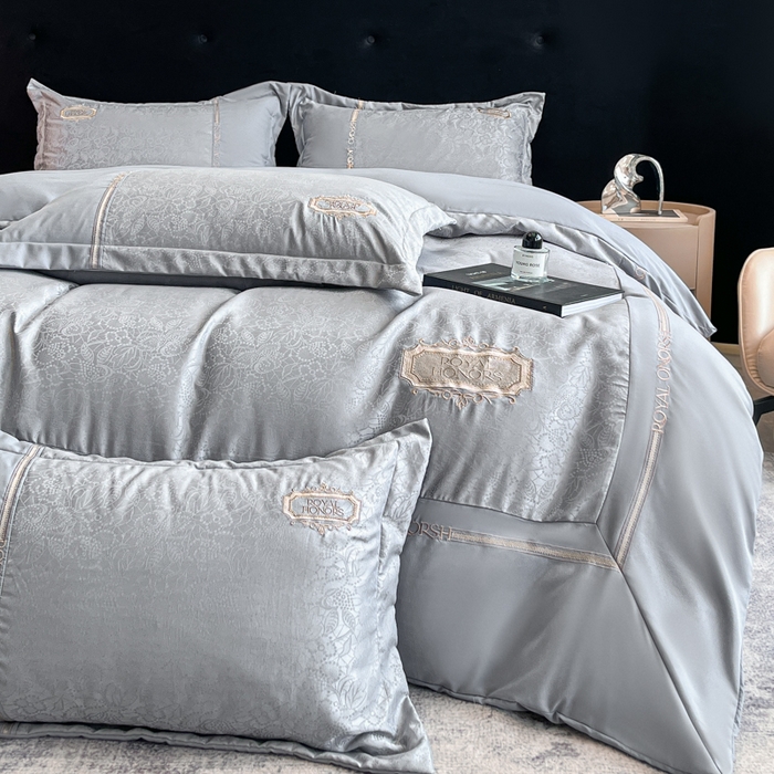 91家纺网 家纺一手货源 找家纺 金牛座家纺 2026新款贡缎提花亲肤棉大拼角刺绣四件套-欧诺 欧诺-灰